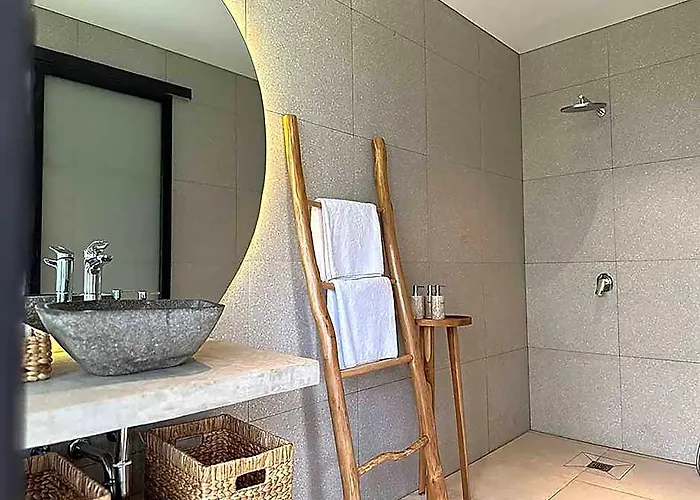 ホテル Palm By Optimum - 10 Min From Seminyak & Canggu 4*